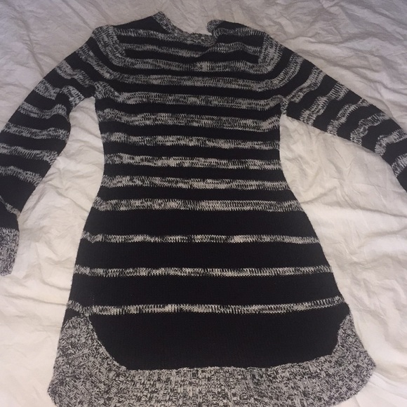 Flattering Sweater Dress + Matching Scarf! - Picture 2 of 2